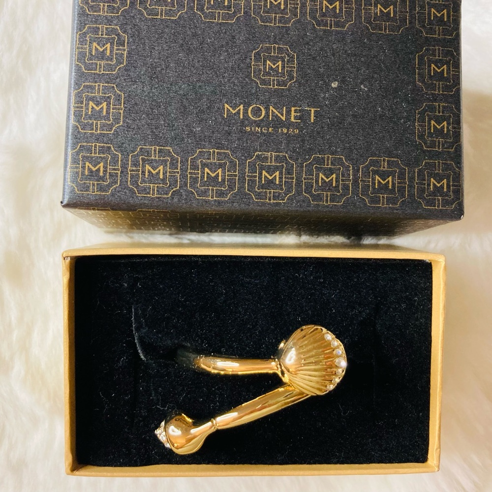 Monet Gold Seashell and Pearl Cuff